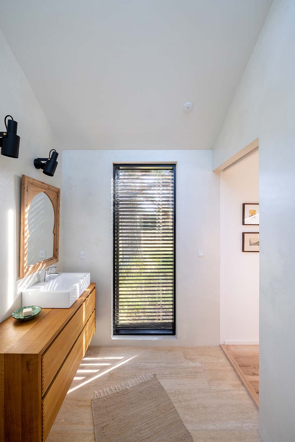 Kig inde i badeværelset